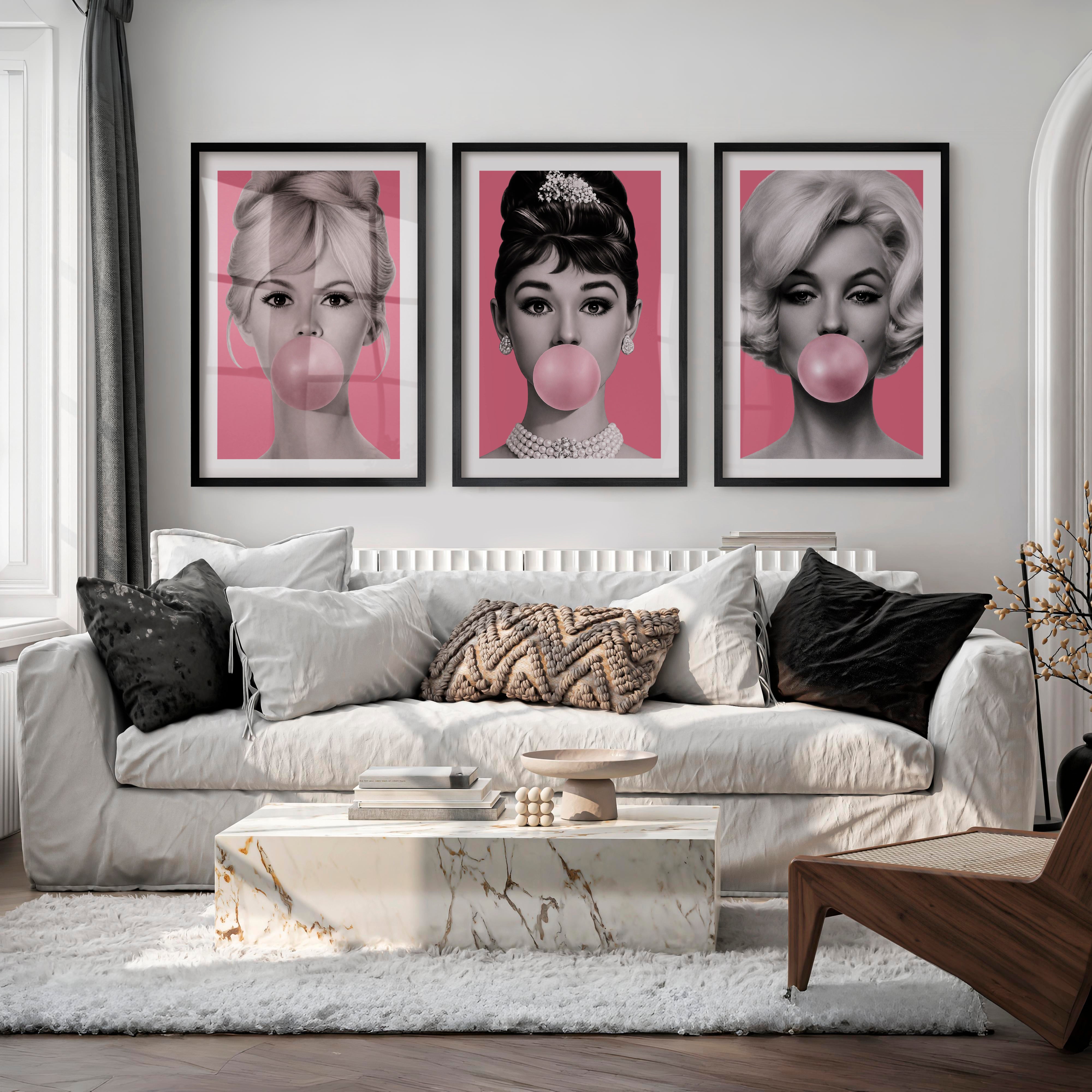 Pink Portrait vintage style prints Set - Black Framed Poster with White Border - Artworksets